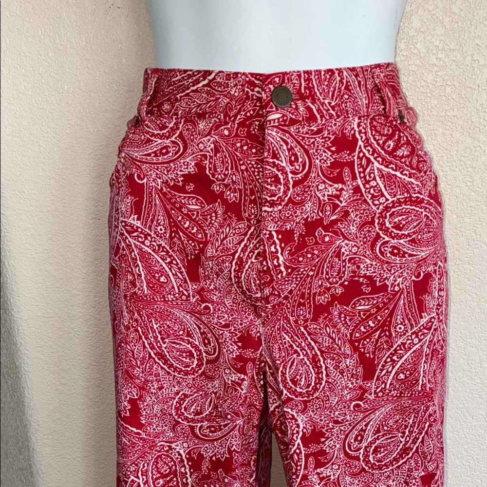 JONES NEW YORK SPORT Stylish red & white paisley /bandana print pants. 12 - Picture 6 of 17
